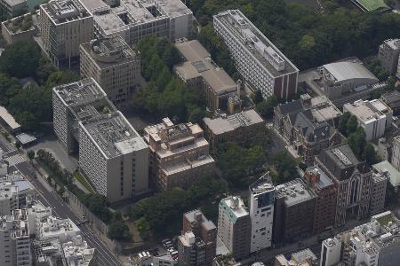 　慶応大学の三田キャンパス＝２０２５年６月、東京都港区