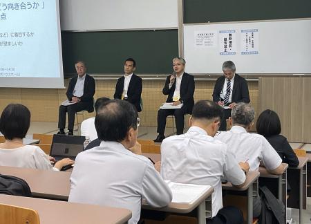 　中部電力浜岡原発の耐震データ不正について議論した日本原子力学会の理事会会合＝１０日午後、松山市