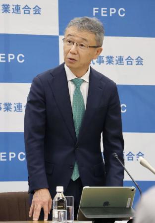 　記者会見する電気事業連合会の森望会長＝１８日午後、東京都千代田区