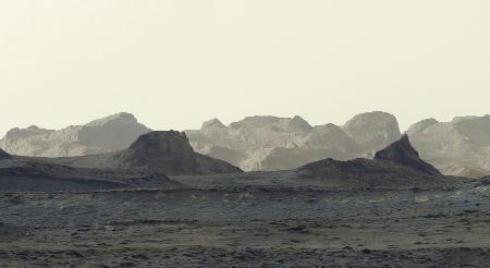 　探査車キュリオシティーが火星で撮影した夜明けの画像＝８月１１日（ＮＡＳＡなど提供・共同）