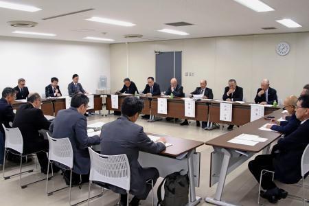 　サケの増殖事業を議論する検討会＝２２日午後、札幌市