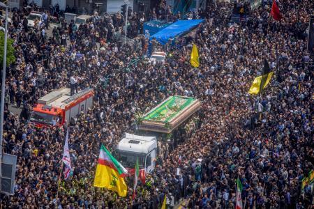 イラン、革命体制万全と誇示　大統領死亡ヘリ事故から１週間