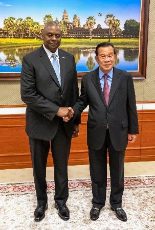 米カンボジア防衛協力協議　国防長官、首相らと会談