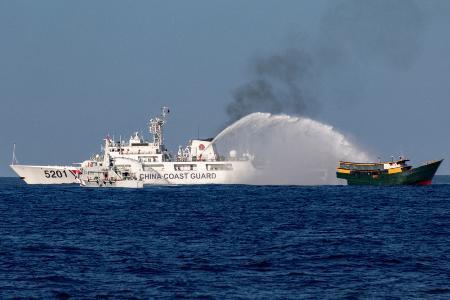 中国海警、比船を取り締まり　南シナ海で故意に接触