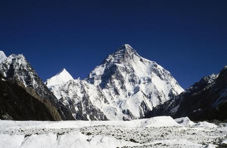 Ｋ２で日本人男性２人滑落　平出さんら安否不明、パキスタン