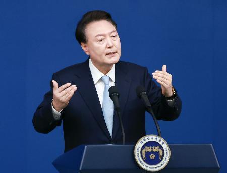 　２９日、記者会見する韓国の尹錫悦大統領＝ソウル（聯合＝共同）