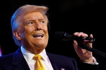 　ワシントンで講演するトランプ前米大統領＝１９日（ゲッティ＝共同）