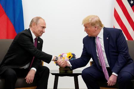 プーチン氏にコロナ検査器送付か　トランプ氏、７回電話も