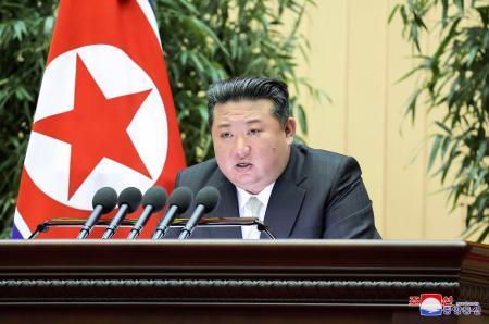 金正恩氏「核先制使用に課題」　北朝鮮、軍集会で演説