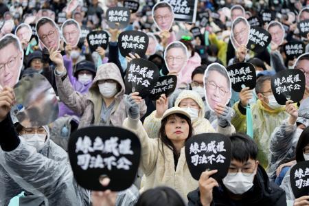 　１１日、台北市で台湾民衆党が開いた集会に参加する人々（共同）