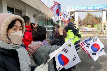 韓国、地裁襲撃で５６人逮捕　尹大統領は取り調べ拒否