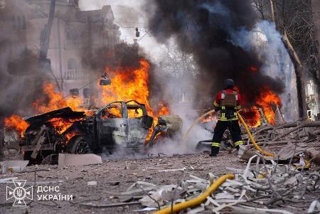 北東部に攻撃、２０人超死亡　ウクライナ、民間人の死傷急増