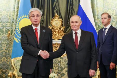 カザフスタン、バランス外交展開 大統領が米・ロシア訪れ首脳会談