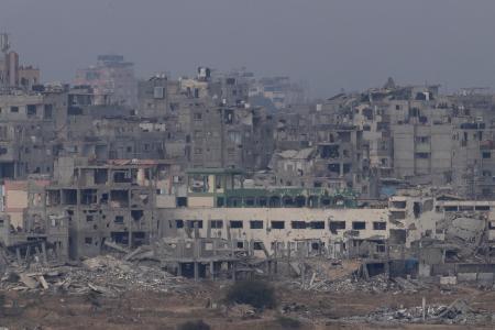 　ガザの街並み＝１０月２９日、イスラエル側から撮影（ゲッティ＝共同）