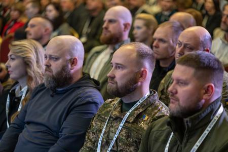 ウクライナ退役軍人１３０万人超　社会復帰支援、急務に