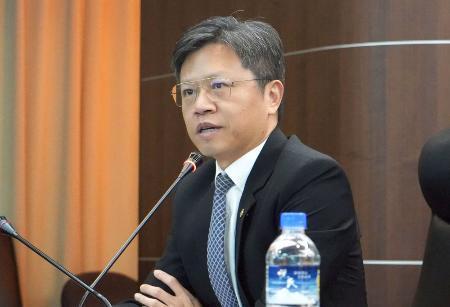 　１１月、記者会見でタイ人少女の人身取引事件について説明する台湾の警察幹部＝台北