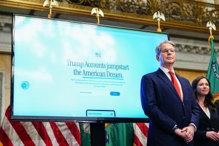 米政府、赤ちゃんに１５万円支給　「トランプ口座」で投資後押し