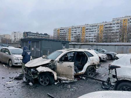 　２２日、モスクワで車が爆発し、ロシア軍中将が巻き込まれた現場（ロシア連邦捜査委員会提供・共同）