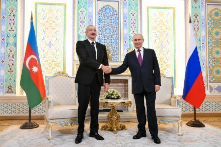 アゼル機、弾頭破片で損傷　ロシア軍誤射で墜落１年、報告書