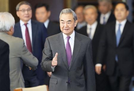 中国、対日で韓国に秋波　外相電話会談で歴史言及