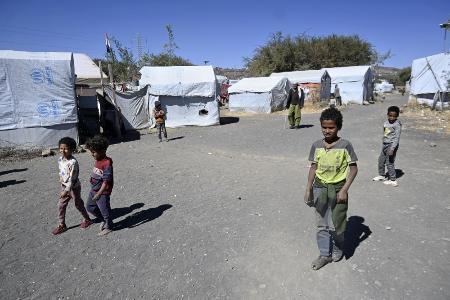 　イエメンの首都サヌア郊外にある避難民キャンプ＝２０２４年