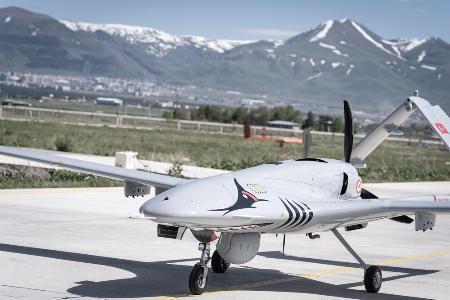 　トルコ製の無人機＝２０２４年５月、トルコ東部エルズルム（ゲッティ＝共同）