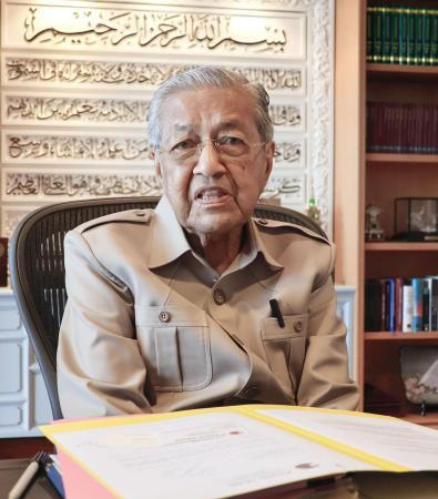 　マレーシアのマハティール元首相＝２０２５年４月、プトラジャヤ（共同）