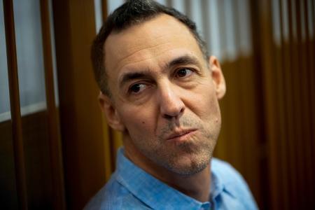 　ロシア・モスクワの裁判所に出廷したフランス人のローラン・ビナチエ氏＝２０２４年１０月（ＡＰ＝共同）