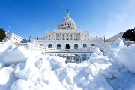 米政府閉鎖、3日までに解除か 下院議長表明、天候が左右