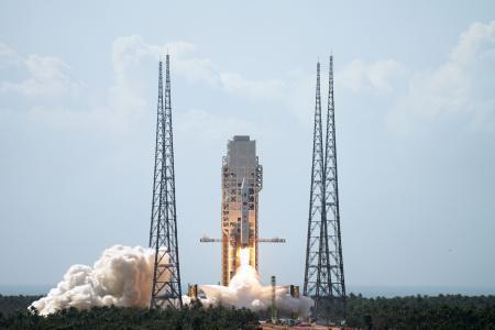 中国、新型宇宙船の飛行試験成功　月面着陸目指し米国に対抗