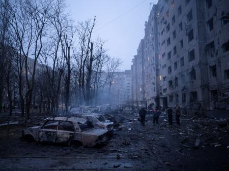 　ウクライナ東部ドネツク州でロシアの空爆を受けた建物＝８日（ウクライナ軍提供・ロイター＝共同）