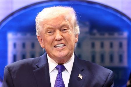 　米ホワイトハウスで記者会見するトランプ大統領＝２０日（ロイター＝共同）