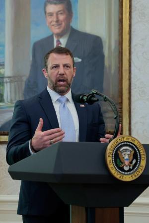 　米ホワイトハウスで、国土安全保障長官に就任宣誓後、演説するマリン氏＝２４日、ワシントン（ロイター＝共同）