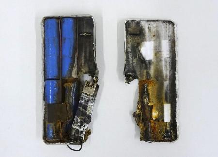 　リチウムイオン電池の事故再現実験で焼損したモバイルバッテリー