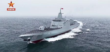 　訓練する中国軍の新型ミサイル駆逐艦「安慶」（中国国営中央テレビの「微信（ウィーチャット）」公式アカウントから・共同）