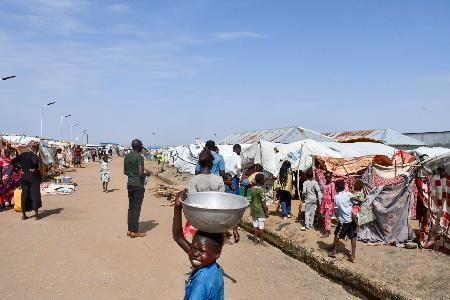 　スーダン内戦のため、南スーダン上ナイル州に逃れた難民たち＝１３日（ゲッティ＝共同）