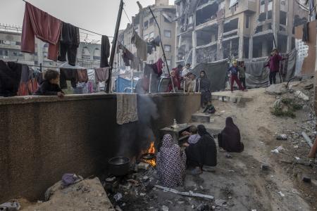 　イスラエルの攻撃で破壊されたガザの街並み＝１４日（ゲッティ＝共同）