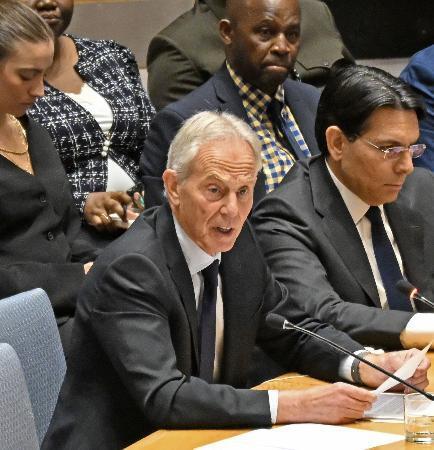 　２８日、国連安全保障理事会の会合で発言するブレア元英首相＝ニューヨーク（共同）　