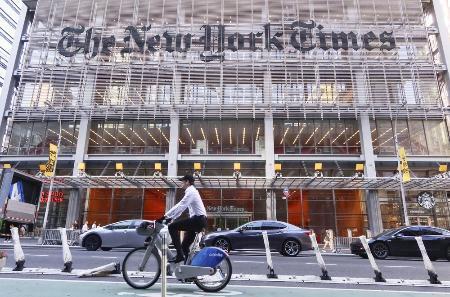 　米ニューヨーク・タイムズ本社＝２０２５年、ニューヨーク（ゲッティ＝共同）
