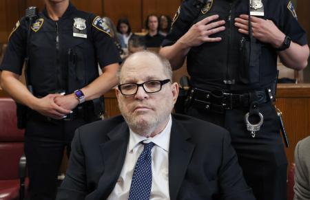 　ニューヨークの裁判所に出廷したハーベイ・ワインスタイン受刑者＝１５日（ＡＰ＝共同）