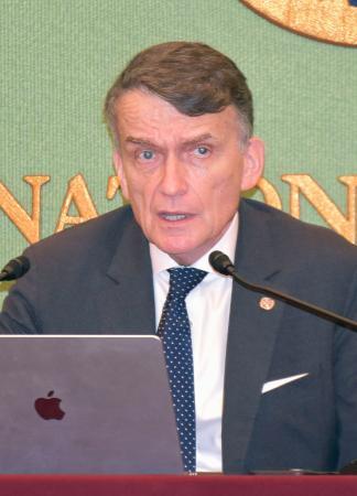 　日本記者クラブで記者会見するＵＮＲＷＡのクリスチャン・ソンダース事務局長代理＝２２日午前、東京都千代田区