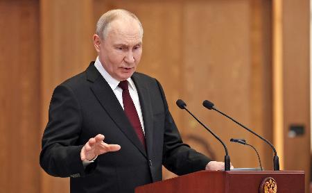 　記者会見するロシアのプーチン大統領＝２９日、カザフスタン・アスタナ（ロシア大統領府提供・共同）