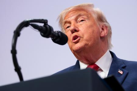 　Ｇ７サミットの閉幕後、記者会見するトランプ米大統領＝１７日、フランス東部エビアン（ゲッティ＝共同）