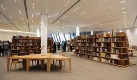 　「大エジプト博物館」の内部に整備された図書館＝６日、カイロ近郊ギザ（共同）