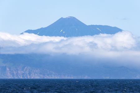 　北方領土・国後島の爺爺岳＝２０２２年７月（タス＝共同）