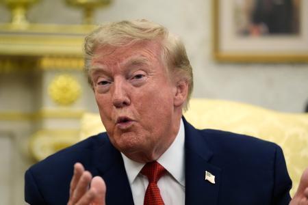 　米ホワイトハウスで話すトランプ大統領＝１７日、ワシントン（ＡＰ＝共同）