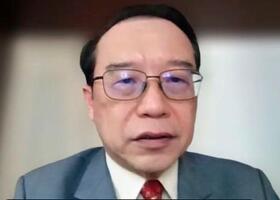 　オンラインで取材に応じるタイ「国民党」のアヌソン・タマジャイ議員＝１日（共同）