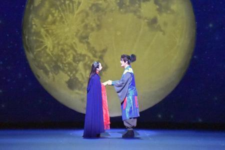 　ミュージカル「アニオー姫」の一場面