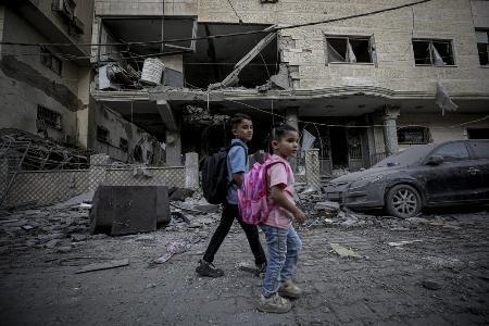 　ガザ地区でイスラエル軍の攻撃により破壊された建物＝３日（ゲッティ＝共同）