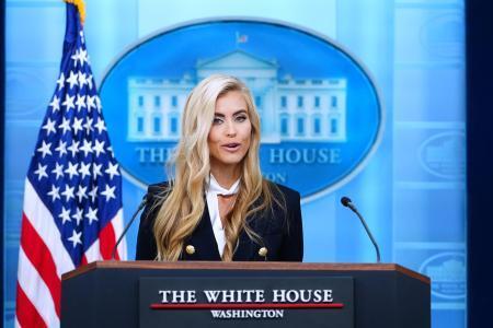 　米ホワイトハウスで記者会見したザカリア大統領報道官＝１３日、ワシントン（ＡＰ＝共同）
